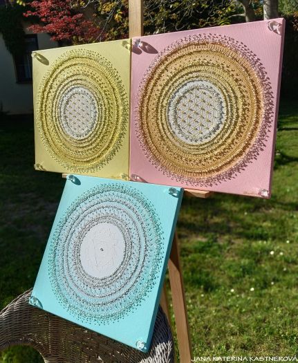 REALIZACE NA PŘÁNÍ ZBRASLAV - pro paní Miladu: ... SLUNEČNÍ MANDALA, MANDALA - JEMNOST, NĚHA, MANDALA - 5. ČAKRA - KOMUNIKACE ... - 3x plátno 40x40cm, akryl s křišťály