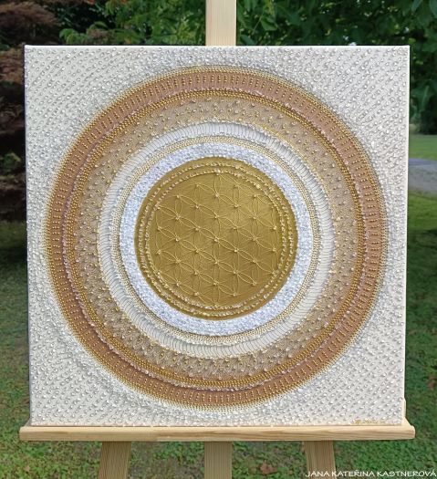 ... KÁVIČKOVÁ MANDALA - LATTÉ III. ... - original, plátno 50x50cm, akryl s diamantovými křišťály