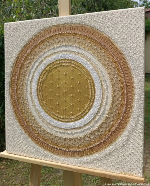 ... KÁVIČKOVÁ MANDALA - LATTÉ III. ... - original, plátno 50x50cm, akryl s diamantovými křišťály