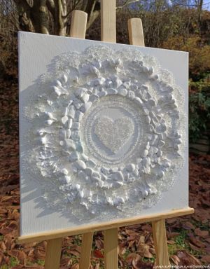 ... MINIMALISTICKÝ MOTIV PŘÍRODY - BÍLÁ (šípek, dobro-mysl) ... - originál, plátno 50x50cm, akryl s diamantovými křišťály