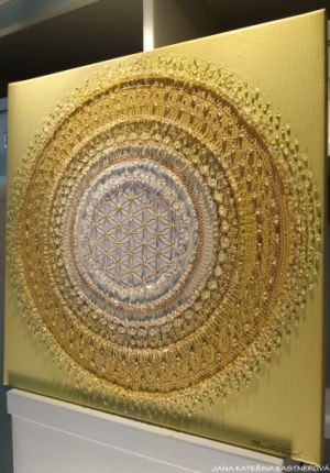 … SLUNEČNÍ MANDALA XIV. … - original, plátno 40x40cm, akryl s diamantovými křišťály