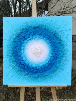 … MODRÝ MOTIV PŘÍRODY – KŘIŠŤÁLOVÉ SRDCE … - original, plátno 60x60cm, akryl s diamantovými křišťály, pískovými kameny, šípky, bylinkami (dobro-mysl), větvičky lesních stromů