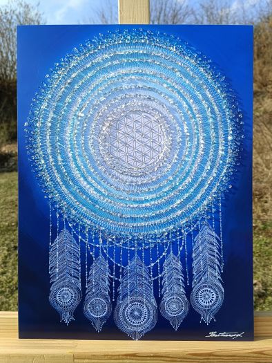 MANDALA - LAPAČ SNŮ VII. - reprodukce obrazu - tisk na kvalitní grafický papír velikosti 30x40cm, v bílém rámu s vyšším profilem, ručně doplněn diamantovými křišťály