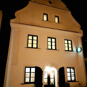 VÝSTAVA OBRAZŮ probíhající od 14. 4. - 14. 5. 2026 - VÝTVARNICE - JANA KATEŘINA KASTNEROVÁ - KAVÁRNA V PODZÁMČÍ SPÁLENÉ POŘÍČÍ /PLZEŇ/