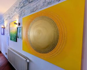 VÝSTAVA OBRAZŮ probíhající od 14. 4. - 14. 5. 2026 - VÝTVARNICE - JANA KATEŘINA KASTNEROVÁ - KAVÁRNA V PODZÁMČÍ SPÁLENÉ POŘÍČÍ /PLZEŇ/