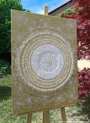 ... ZLATÁ KVĚTINOVÁ MANDALA ... - original, plátno 60x80cm, akryl s diamantovými křišťály