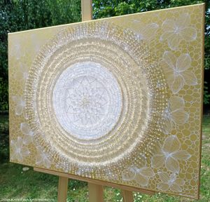 ... ZLATÁ KVĚTINOVÁ MANDALA ... - original, plátno 60x80cm, akryl s diamantovými křišťály