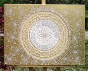 ... ZLATÁ KVĚTINOVÁ MANDALA ... - original, plátno 60x80cm, akryl s diamantovými křišťály
