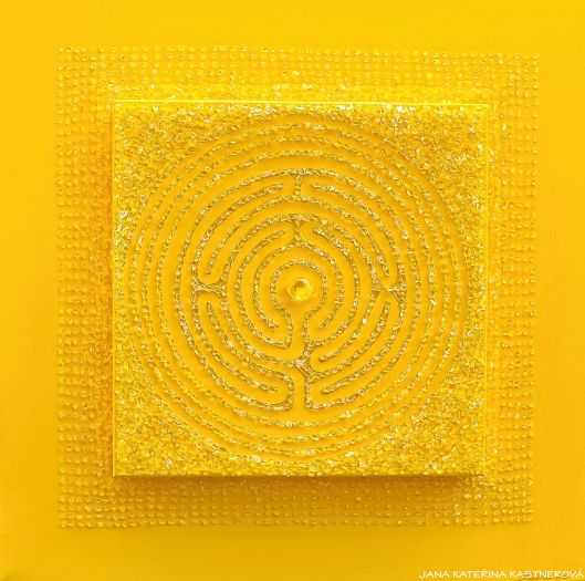 … SLUNEČNÍ LABYRINT …  (cyklus MINIMALISTICKÝ DESIGN) - plátno 50x50cm, akryl s diamantovými křišťály