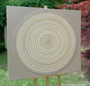 … KÁVIČKOVÁ MANDALA LATTÉ – PŘÁNÍ … - original, plátno 100x110cm, akryl s diamantovými křišťály