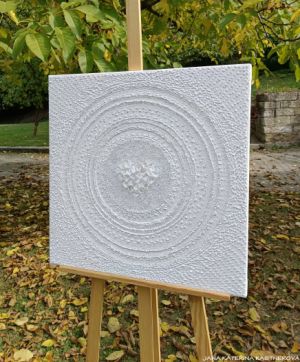 … KŘIŠŤÁLOVÉ SRDCE – BÍLÁ … - original, plátno 60x60cm, technika akryl s diamantovými křišťály různých velikostí