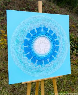 … MOTIV PŘÍRODY – MODRÁ III. … - originál, plátno 80x80cm, akryl s diamantovými křišťály a pískovými kameny