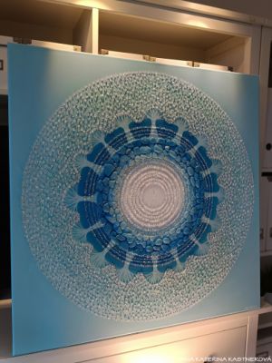 … MOTIV PŘÍRODY – MODRÁ III. … - originál, plátno 80x80cm, akryl s diamantovými křišťály a pískovými kameny
